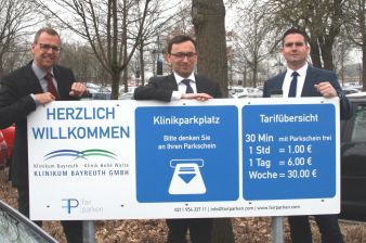 Dr. Joachim Haun, Geschäftsführer der Klinikum Bayreuth GmbH, fair parken-Geschäftsführer Thomas Herrmann und Bastian Pausewang, Technischer Direktor der Klinikum Bayreuth GmbH (von links), haben jetzt die Einführungsphase gestartet. no-img